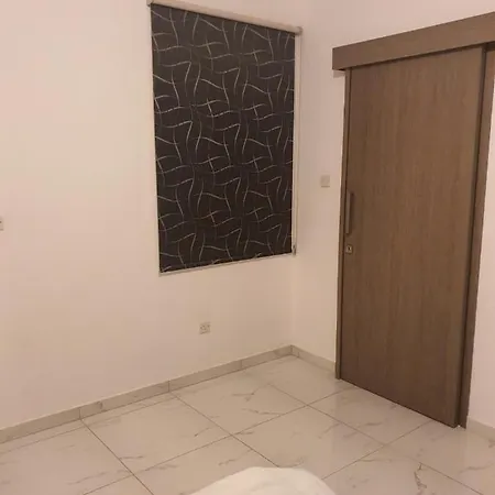 Immaculate 2-Bed Apartment In Larnaca アパート ラルナカ
