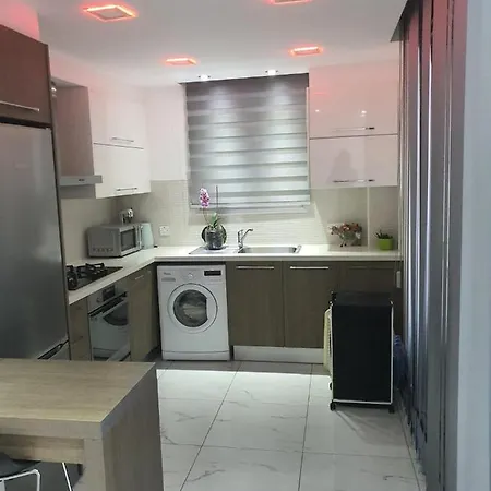 Immaculate 2-Bed Apartment In Larnaca Appartement *