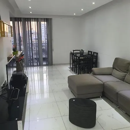 Immaculate 2-Bed Apartment In Larnaca Appartement *